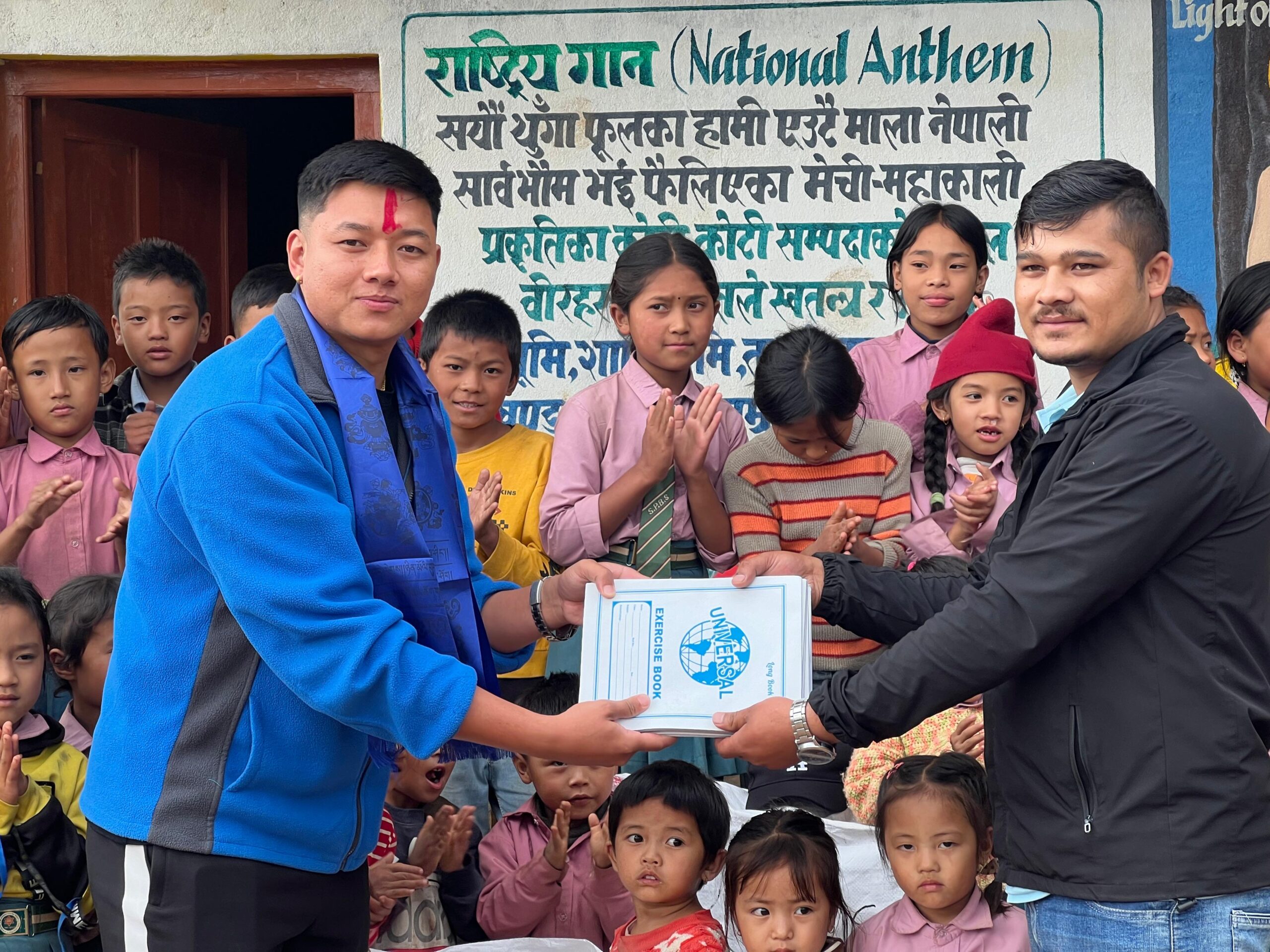 राष्ट्रिय बाल दिवसको अवसर पारी बाबु नानिहरुलाई वितरण